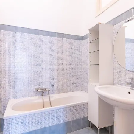 Viola's Luxury House *